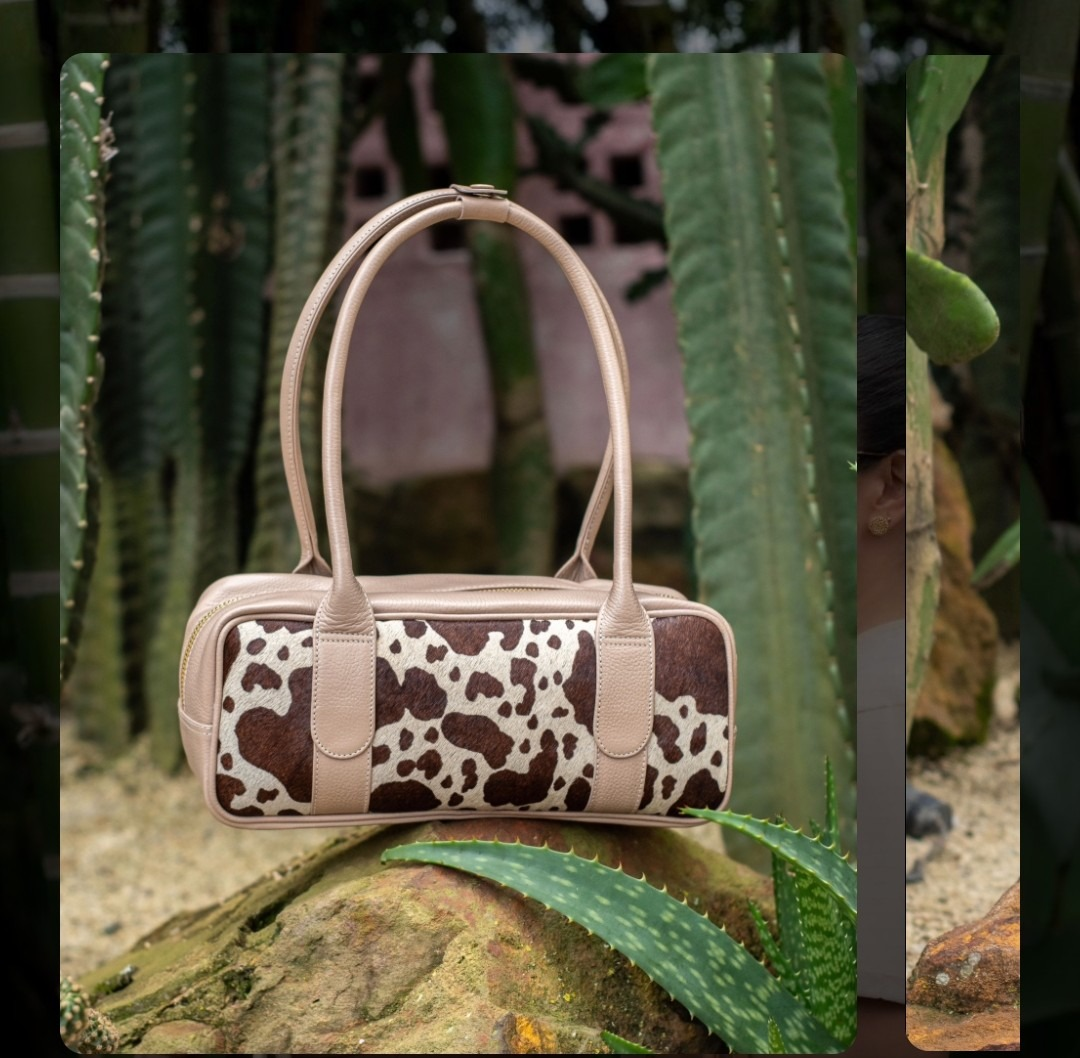 Bolso Serena · Estampado de Vaca · vista de catálogo
